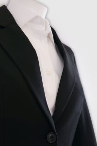 giacca monopetto nera 2 bottoni da donna per hotellerie